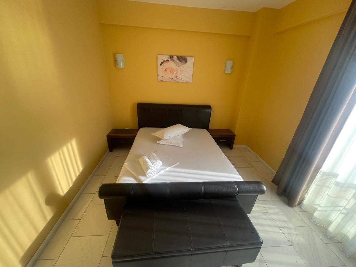 Sophia Lake View Suite Mamaia Bagian luar foto