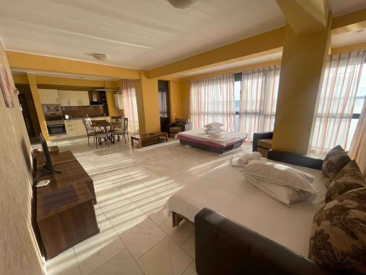 Sophia Lake View Suite Mamaia Bagian luar foto