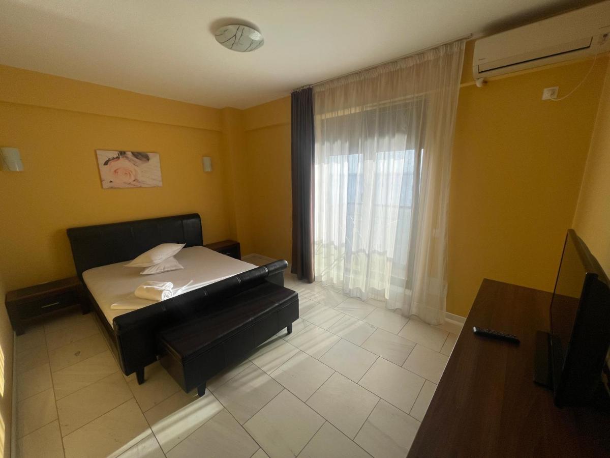 Sophia Lake View Suite Mamaia Bagian luar foto