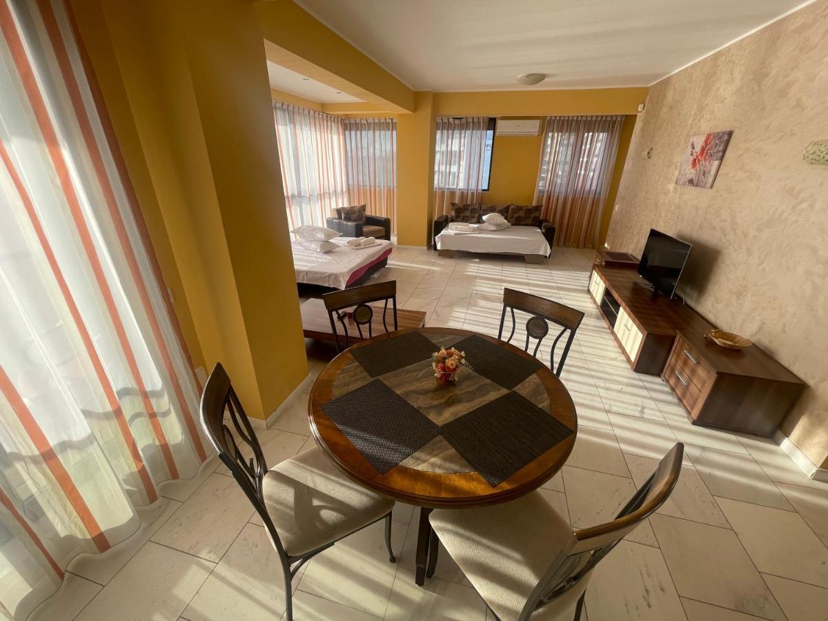 Sophia Lake View Suite Mamaia Bagian luar foto