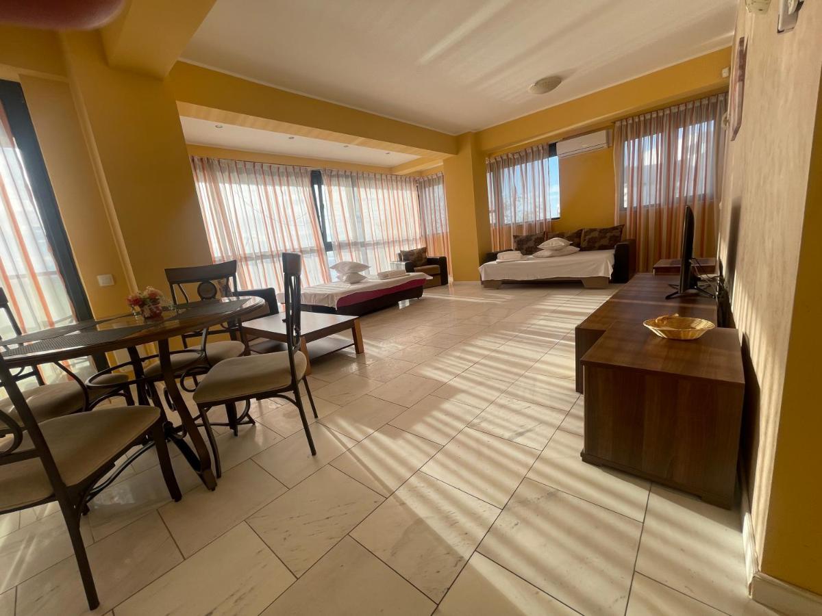 Sophia Lake View Suite Mamaia Bagian luar foto