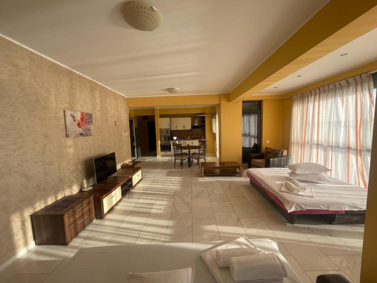 Sophia Lake View Suite Mamaia Bagian luar foto