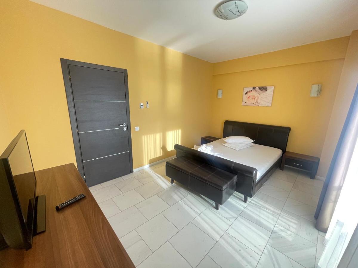 Sophia Lake View Suite Mamaia Bagian luar foto