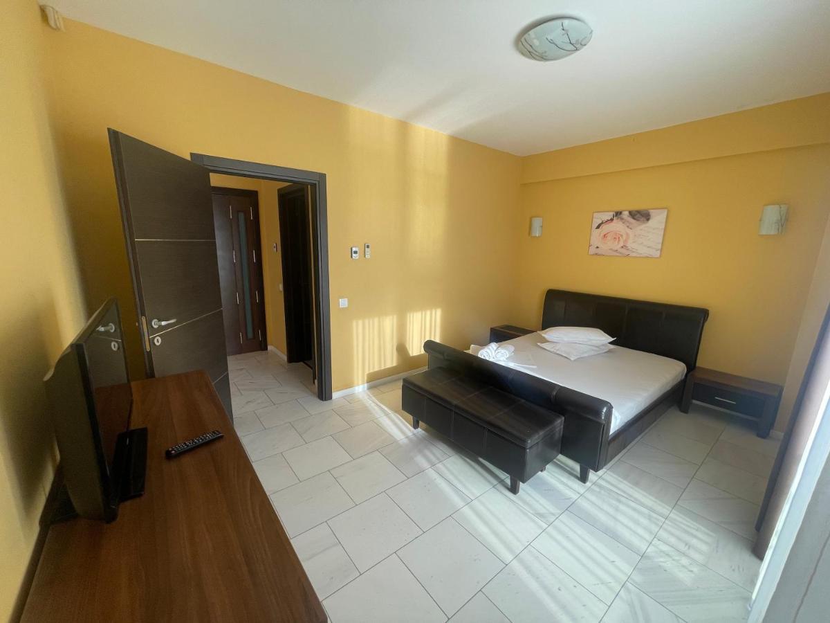 Sophia Lake View Suite Mamaia Bagian luar foto