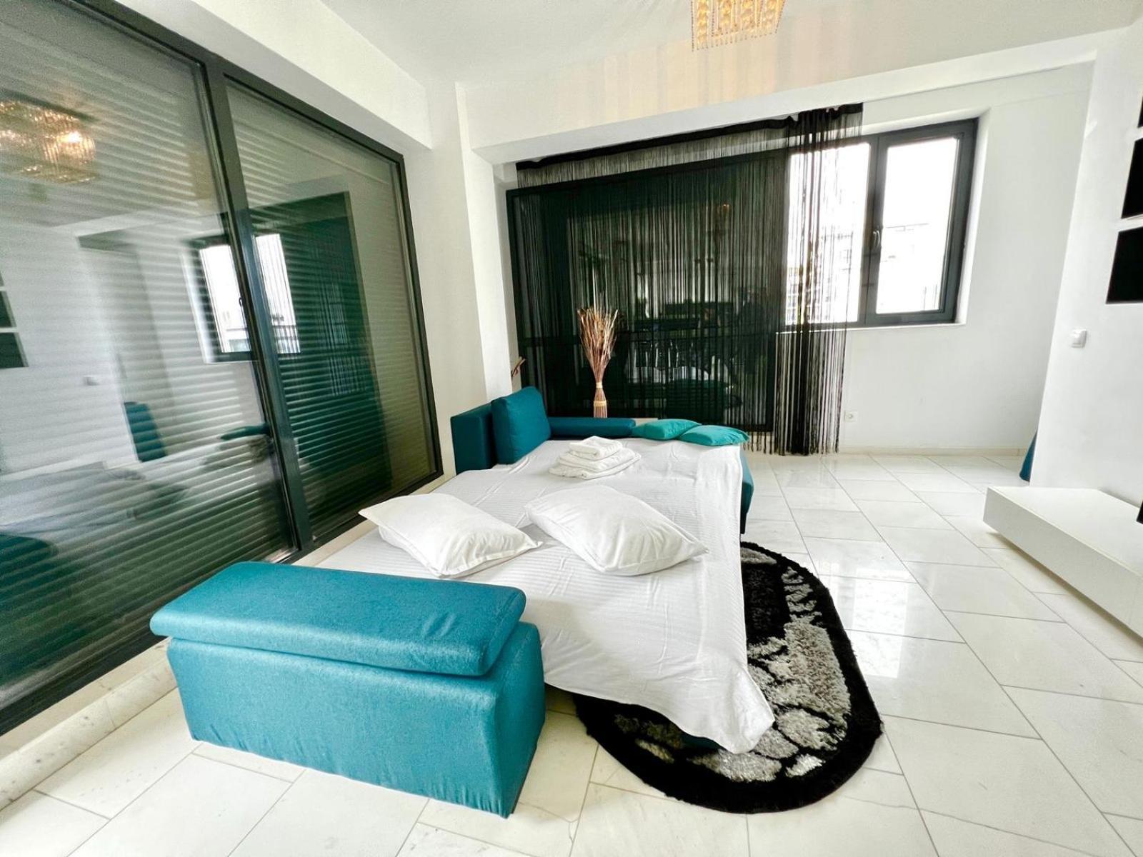 Sophia Lake View Suite Mamaia Bagian luar foto