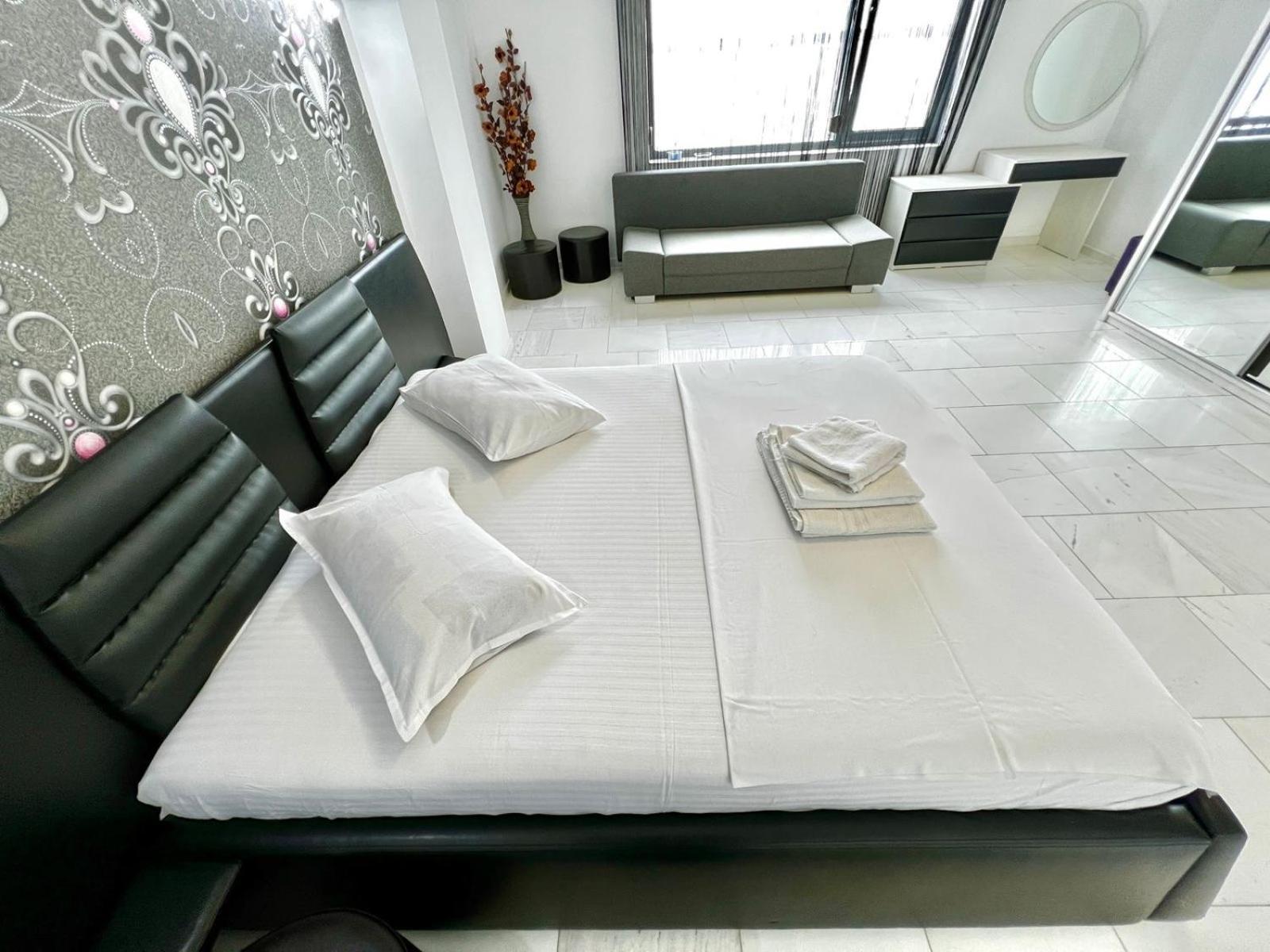 Sophia Lake View Suite Mamaia Bagian luar foto
