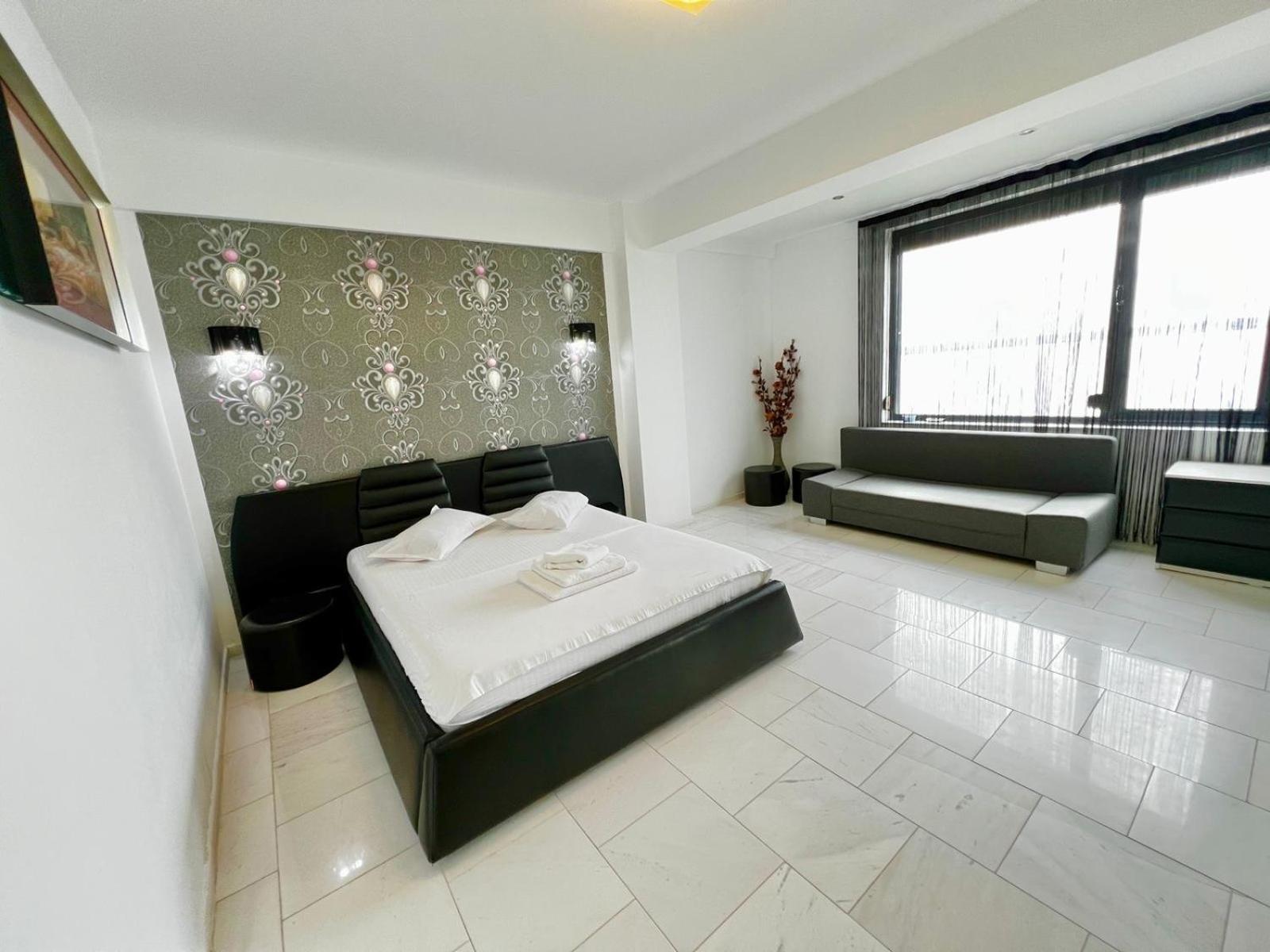 Sophia Lake View Suite Mamaia Bagian luar foto