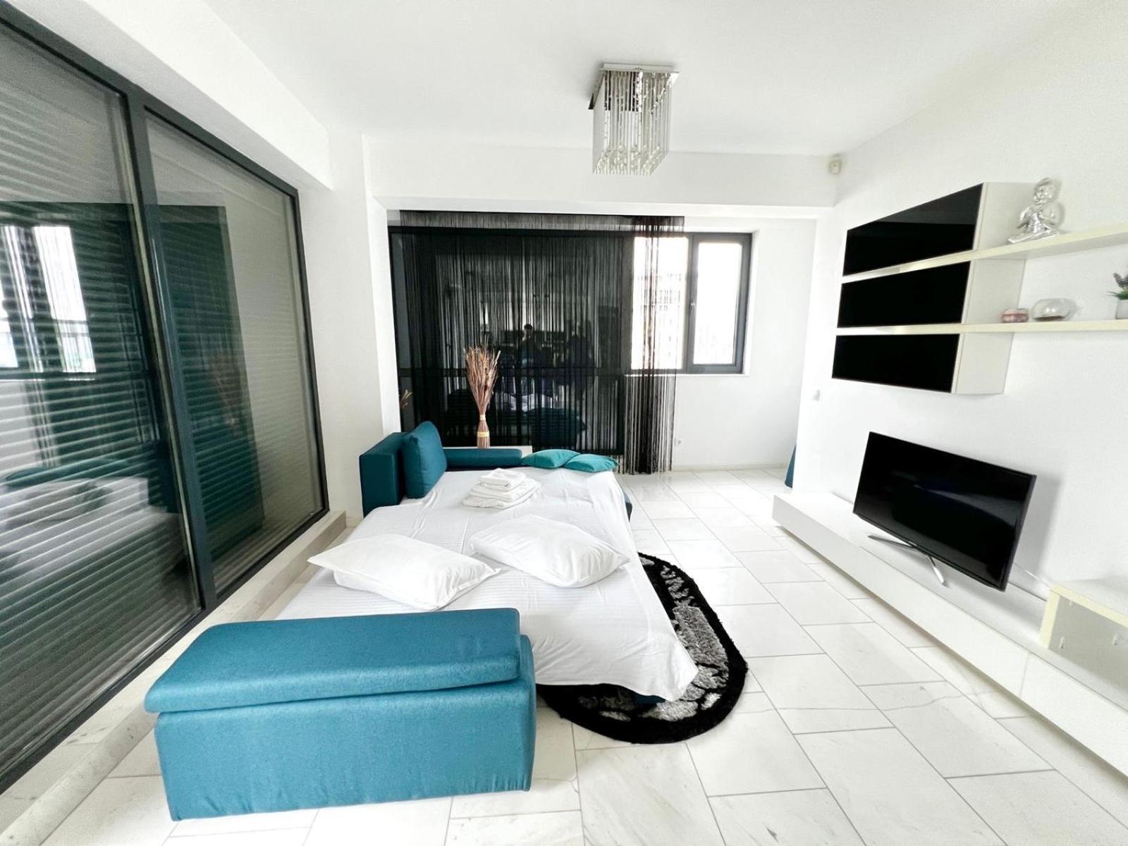Sophia Lake View Suite Mamaia Bagian luar foto