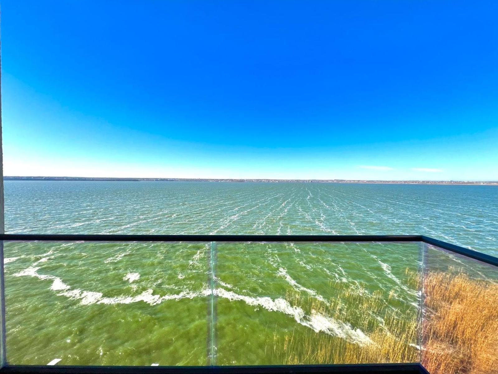 Sophia Lake View Suite Mamaia Bagian luar foto