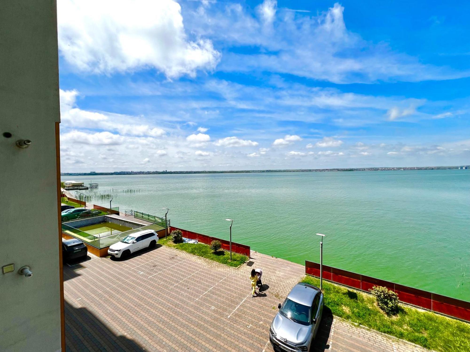 Sophia Lake View Suite Mamaia Bagian luar foto