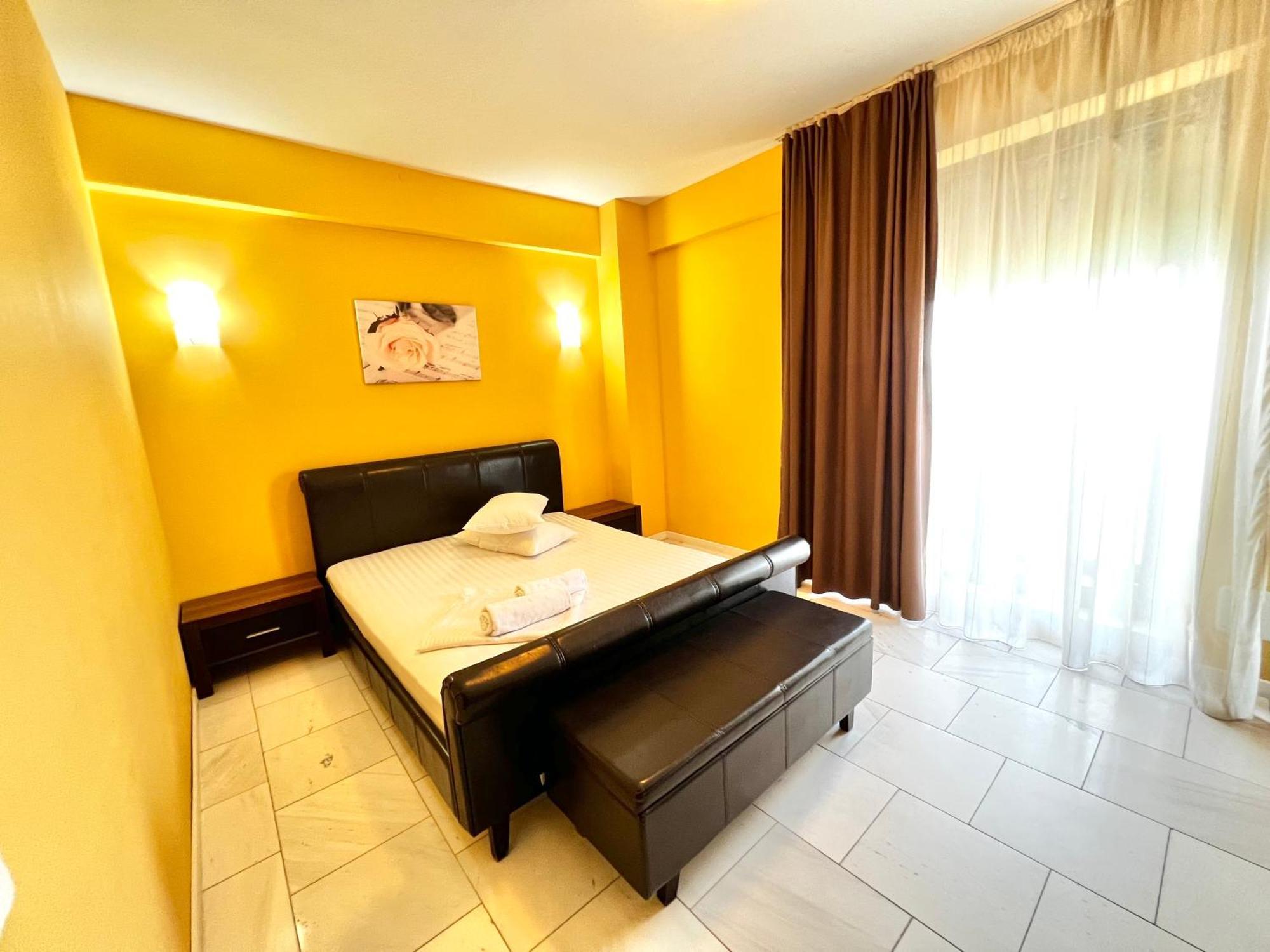 Sophia Lake View Suite Mamaia Bagian luar foto