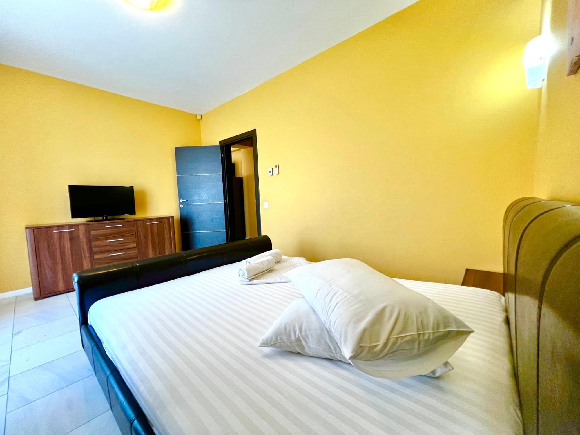 Sophia Lake View Suite Mamaia Bagian luar foto
