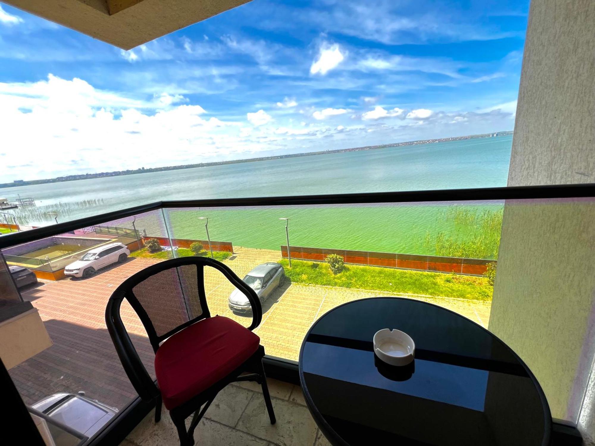Sophia Lake View Suite Mamaia Bagian luar foto